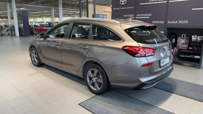Käytetty Hyundai i30 Comfort 120 HP (88 kW) 2021 Ruskea (beige) Farmari