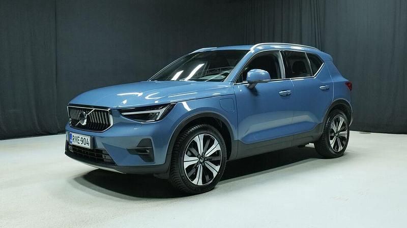 Sininen Käytetty 2023 Volvo XC40 Plus Katumaasturi | 38 900 € (Perustarjous) - Kuva 1/3