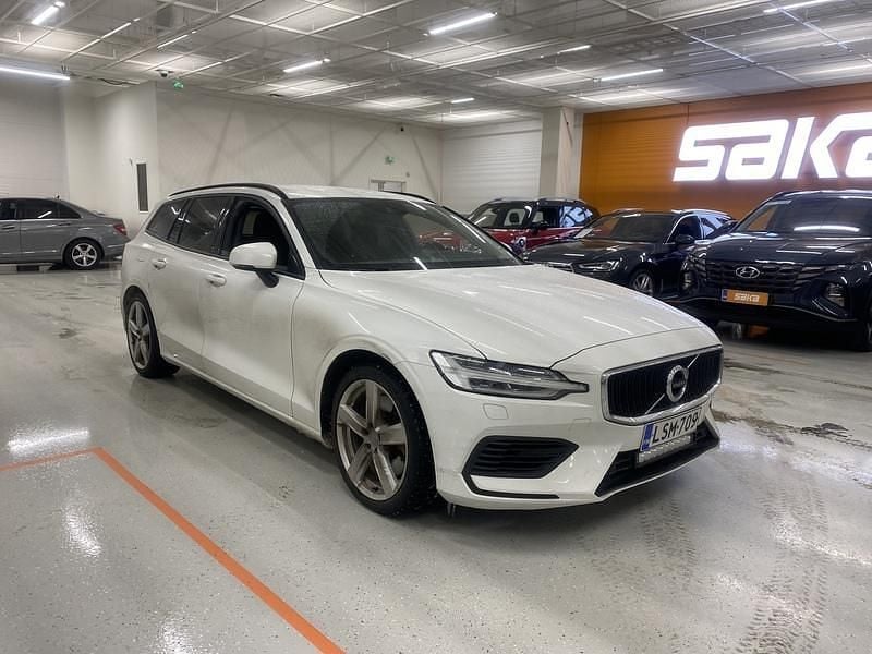 Käytetty 2020 Volvo V60 Momentum Farmari | 24 400 € (Supertarjous) - Kuva 1/4