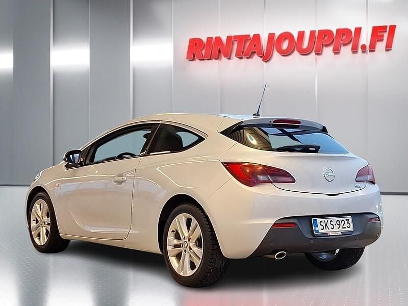 Käytetty Opel Astra GTC Sport 140 HP (102 kW) 2014 Valkoinen Coupe - kaksiovinen
