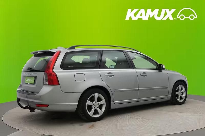 Käytetty Volvo V50 Momentum 136 HP (100 kW) 2009 Hopea / harmaa Farmari