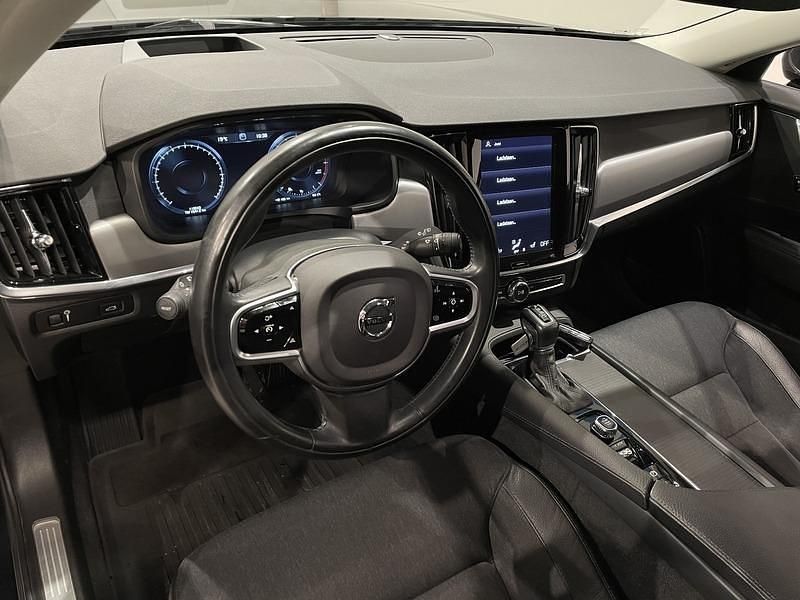 Käytetty Volvo V90 Momentum 150 HP (110 kW) 2020 Farmari