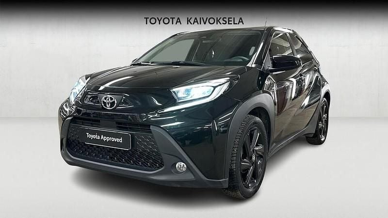 Musta Käytetty 2023 Toyota Aygo X Multidrive S Katumaasturi | 14 900 € (Perustarjous) - Kuva 1/4