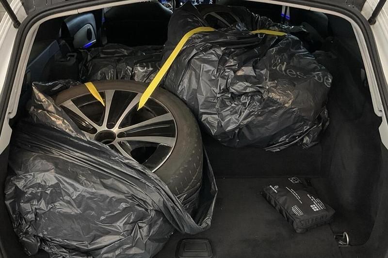 Käytetty Mercedes E300 Avantgarde 306 HP (225 kW) 2023 Farmari