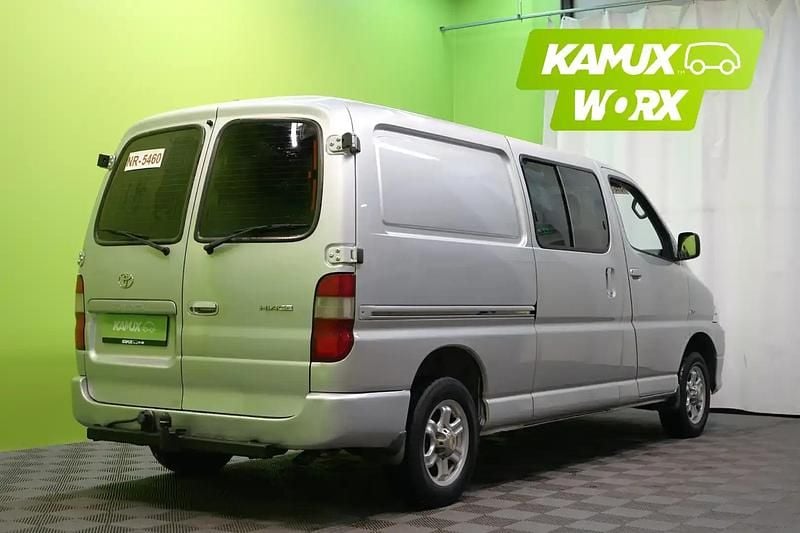 Käytetty Toyota HiAce 117 HP (86 kW) 2009 Hopea Van