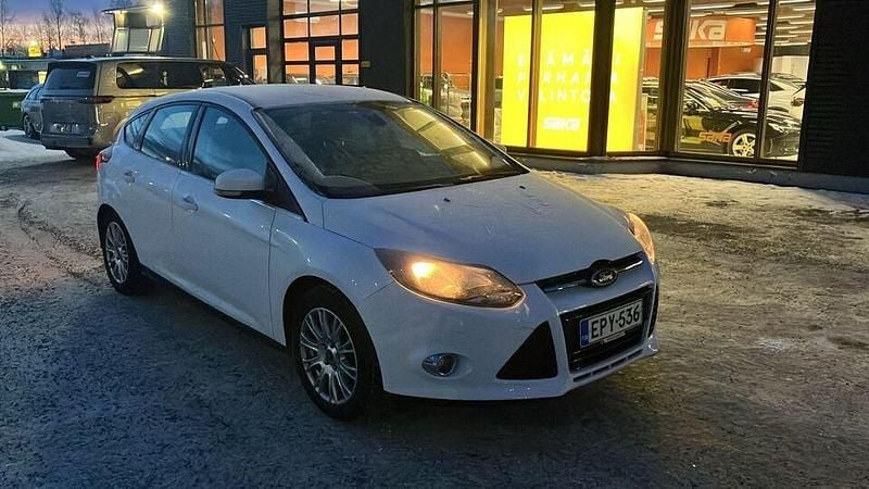 Käytetty Ford Focus Titanium 125 HP (91 kW) 2012 Viistoperä