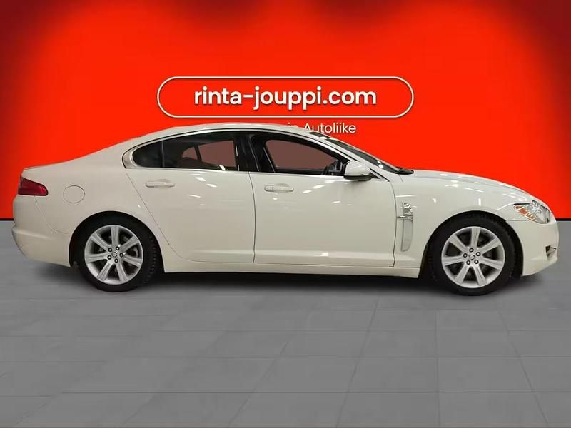 Käytetty Jaguar XF Luxury 241 HP (177 kW) 2010 Sedan