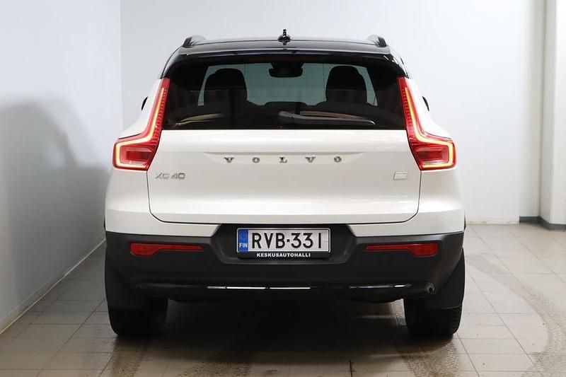 Käytetty Volvo XC40 Plus 169 kW (231 HP) 2023 Valkoinen Katumaasturi
