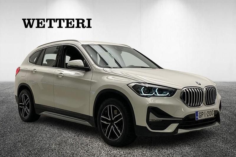 Valkoinen Käytetty 2020 BMW X1 xLine Katumaasturi | 21 900 € (Perustarjous) - Kuva 1/4
