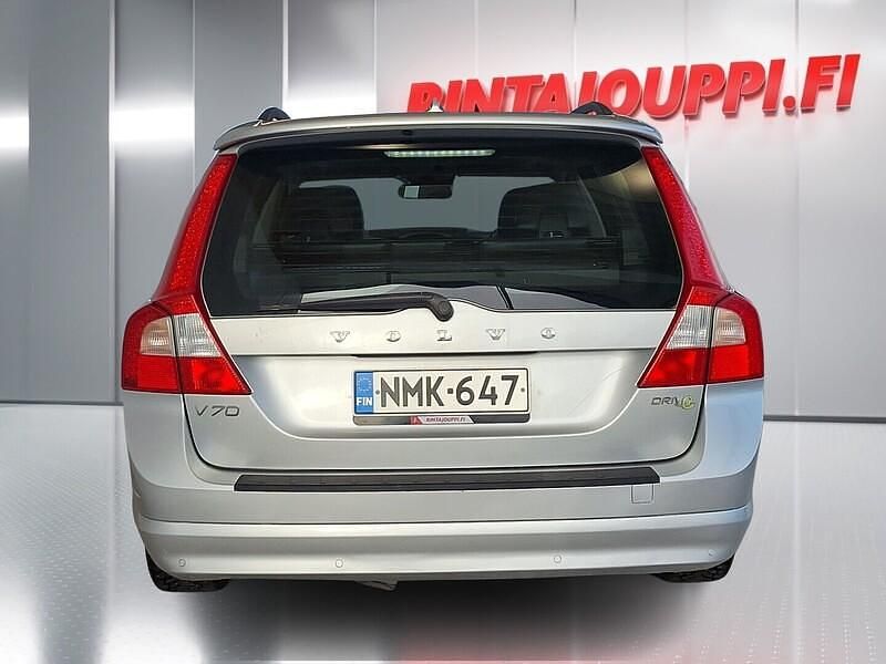 Käytetty Volvo V70 Momentum 114 HP (83 kW) 2011 Hopea Farmari