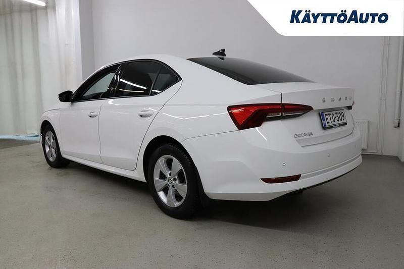 Käytetty Skoda Octavia Ambition 200 HP (147 kW) 2021 Valkoinen Sedan