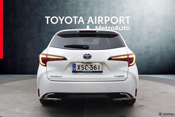 Käytetty Toyota Corolla Edition 140 HP (102 kW) 2023 Valkoinen Farmari