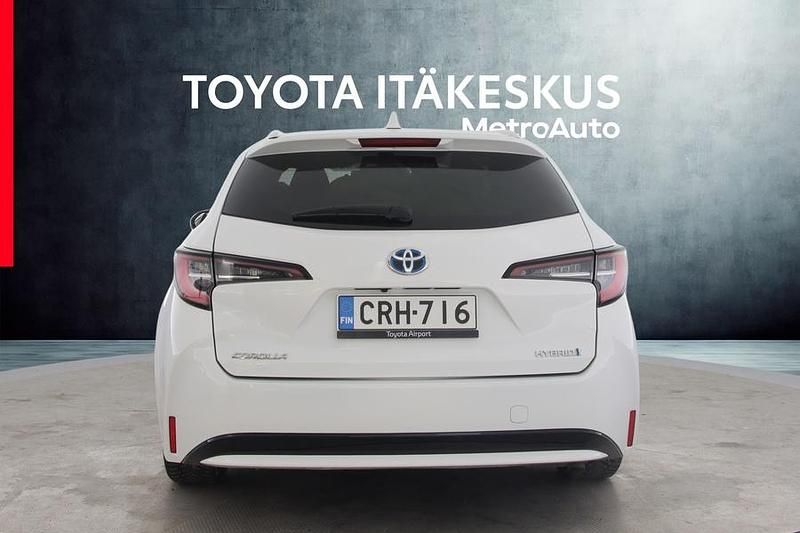 Käytetty Toyota Corolla Edition 122 HP (89 kW) 2023 Valkoinen Farmari