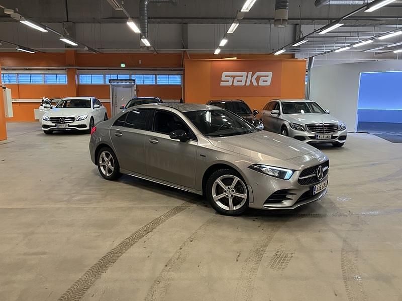 Käytetty 2020 Mercedes A250 Business Sedan | 27 800 € (Hieman kallis) - Kuva 1/4