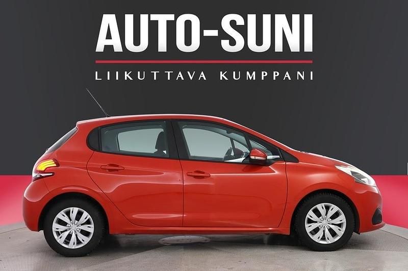 Käytetty Peugeot 208 Active 82 HP (60 kW) 2015 Viistoperä