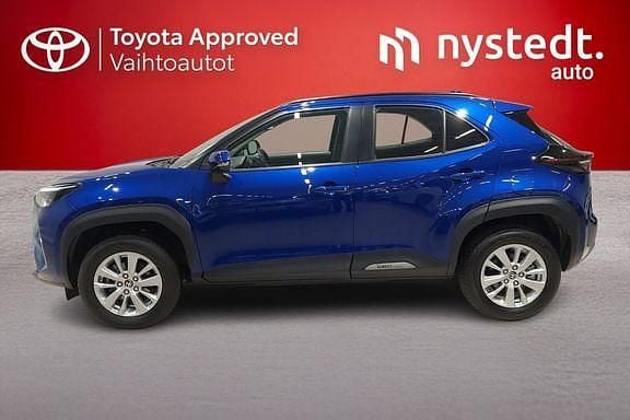 Käytetty Toyota Yaris Active 114 HP (83 kW) 2024 Sininen Viistoperä