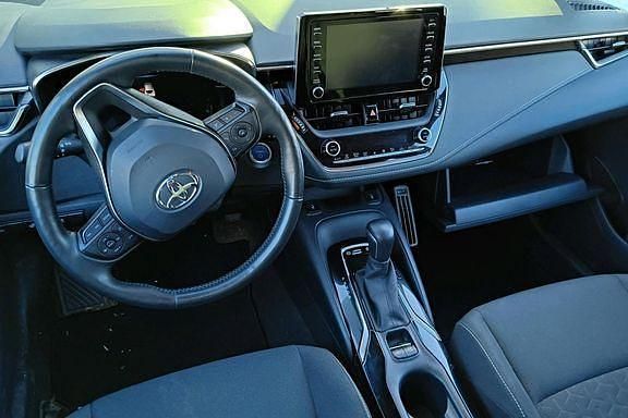 Käytetty Toyota Corolla Active 97 HP (71 kW) 2019 Punainen Viistoperä