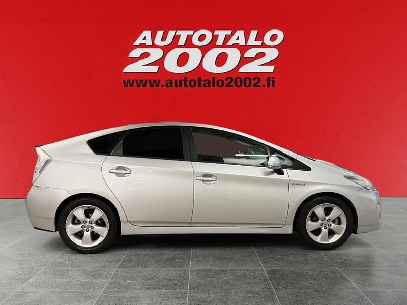 Käytetty Toyota Prius 99 HP (72 kW) 2009 Harmaa Viistoperä