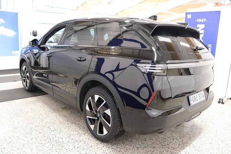 Käytetty Opel Grandland X 146 HP (107 kW) 2025 Musta Katumaasturi