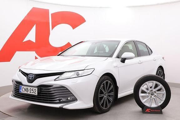 Valkoinen Käytetty 2019 Toyota Camry Style Sedan | 25 970 € (Perustarjous) - Kuva 1/4