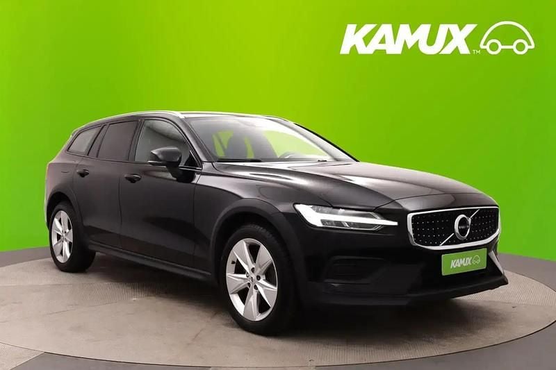 Käytetty Volvo V60 CC Business Edition 197 HP (144 kW) 2021 Musta Farmari