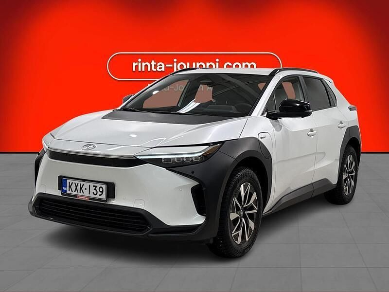 Valkoinen Käytetty 2025 Toyota bZ4X Edition Katumaasturi | 41 980 € - Kuva 1/3