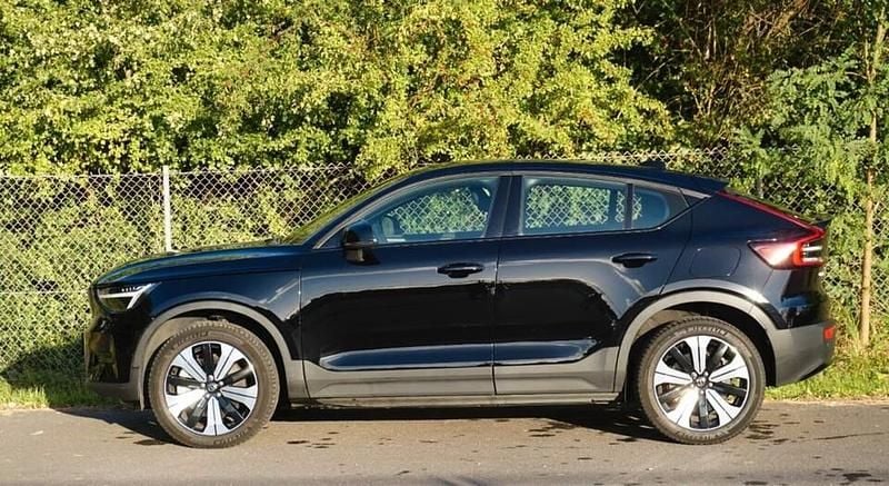 Käytetty 2022 Volvo C40 Core Katumaasturi | 29 900 € (Hyvä tarjous) - Kuva 1/3