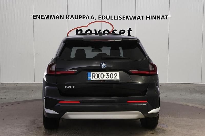 Käytetty BMW iX1 xLine 200 kW (272 HP) 2022 Musta Katumaasturi