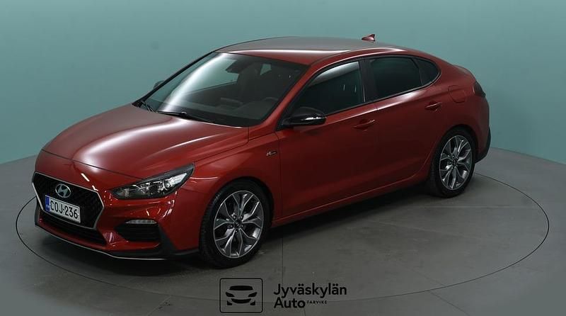 Käytetty Hyundai i30 N Line 140 HP (102 kW) 2020 Punainen Viistoperä