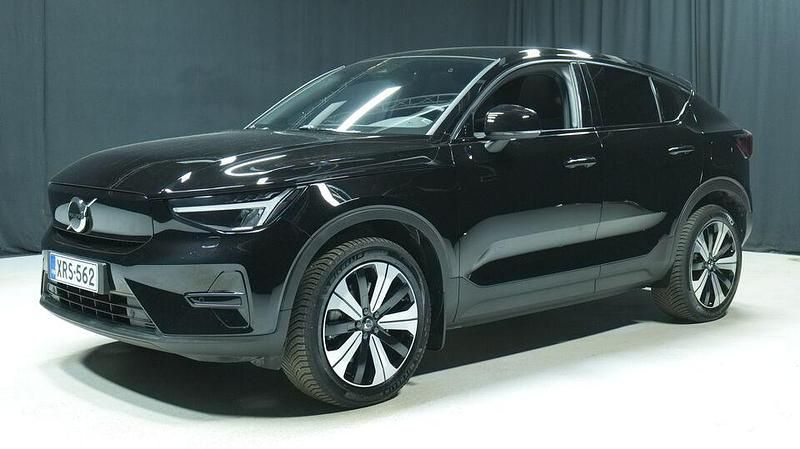 Musta Käytetty 2023 Volvo C40 Core Katumaasturi | 32 900 € (Perustarjous) - Kuva 1/3