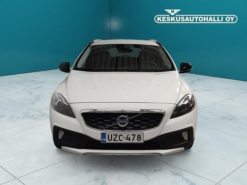 Käytetty Volvo V40 Summum 190 HP (139 kW) 2016 Valkoinen Viistoperä