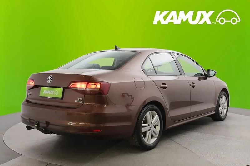 Käytetty VW Jetta Allstar 105 HP (77 kW) 2017 Ruskea Sedan