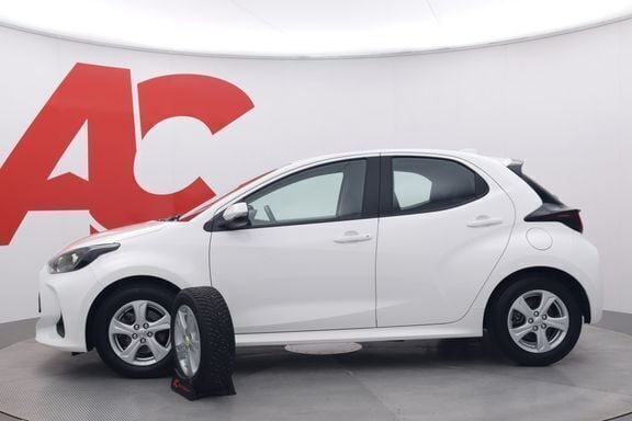 Käytetty Toyota Yaris Active 114 HP (83 kW) 2022 Valkoinen Viistoperä