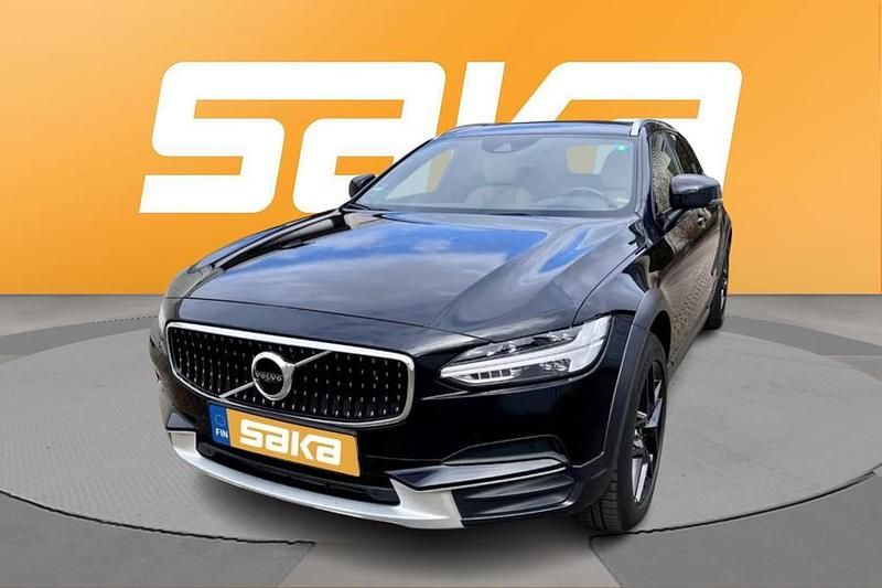 Käytetty 2018 Volvo V90 CC Pro Farmari | 34 800 € (Hieman kallis) - Kuva 1/4