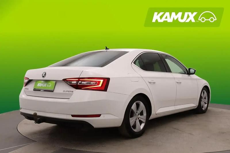 Käytetty Skoda Superb Style 150 HP (110 kW) 2015 Valkoinen Sedan