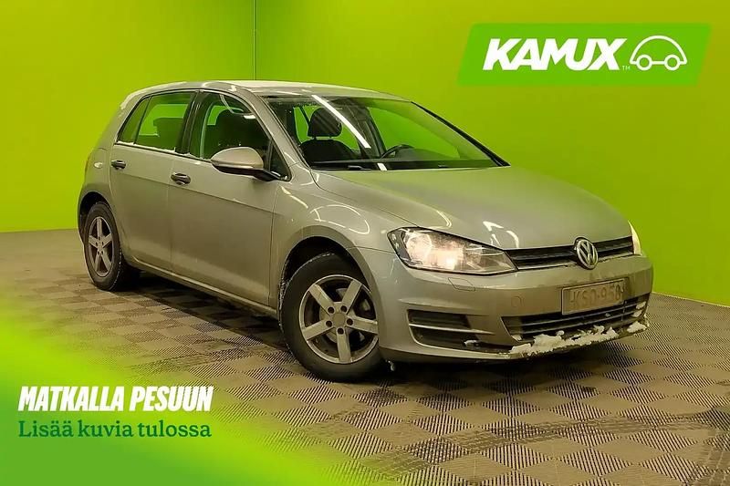 Käytetty VW Golf VII Trendline 86 HP (63 kW) 2017 Hopea / harmaa Sedan