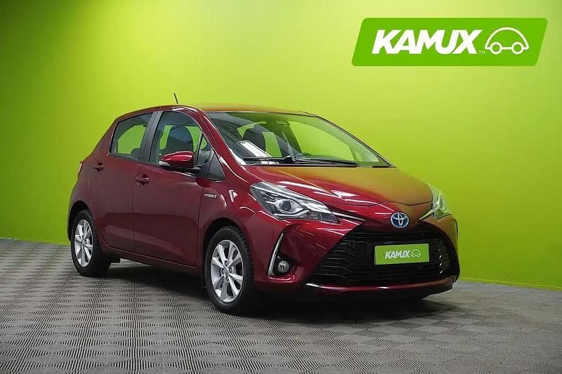 Käytetty Toyota Yaris Hybrid Active 73 HP (53 kW) 2018 Punainen Sedan