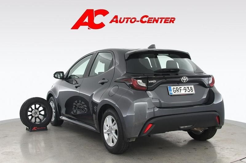 Käytetty Toyota Yaris Hybrid 116 HP (85 kW) 2025 Harmaa Viistoperä