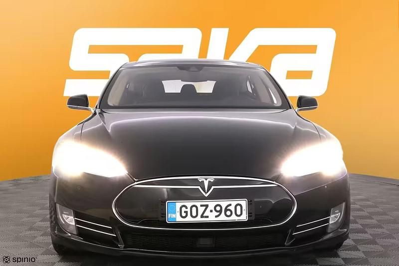 Käytetty Tesla Model S 241 kW (328 HP) 2016 Viistoperä