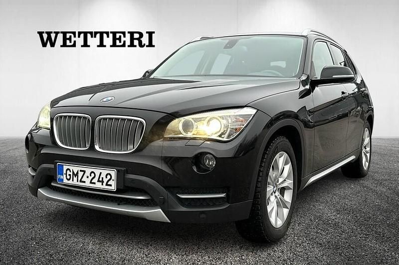 Musta Käytetty 2012 BMW X1 Katumaasturi | 11 800 € (Hieman kallis) - Kuva 1/4