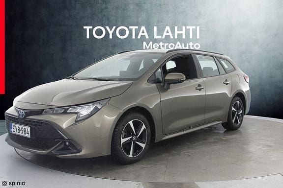 Ruskea (beige) Käytetty 2024 Toyota Corolla Active Farmari | 28 390 € (Perustarjous) - Kuva 1/4