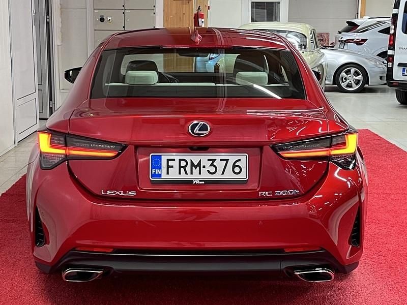 Käytetty Lexus RC300h Sport Line 181 HP (133 kW) 2019 Coupe - kaksiovinen