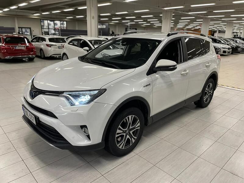 Valkoinen Käytetty 2017 Toyota RAV4 Hybrid Active Katumaasturi | 23 900 € (Perustarjous) - Kuva 1/1