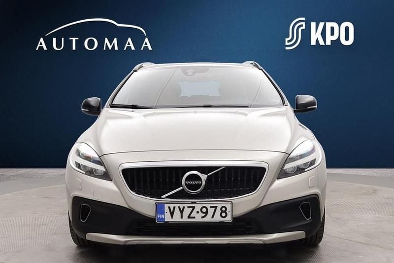 Käytetty Volvo V40 Business Edition 120 HP (88 kW) 2016 Ruskea Viistoperä