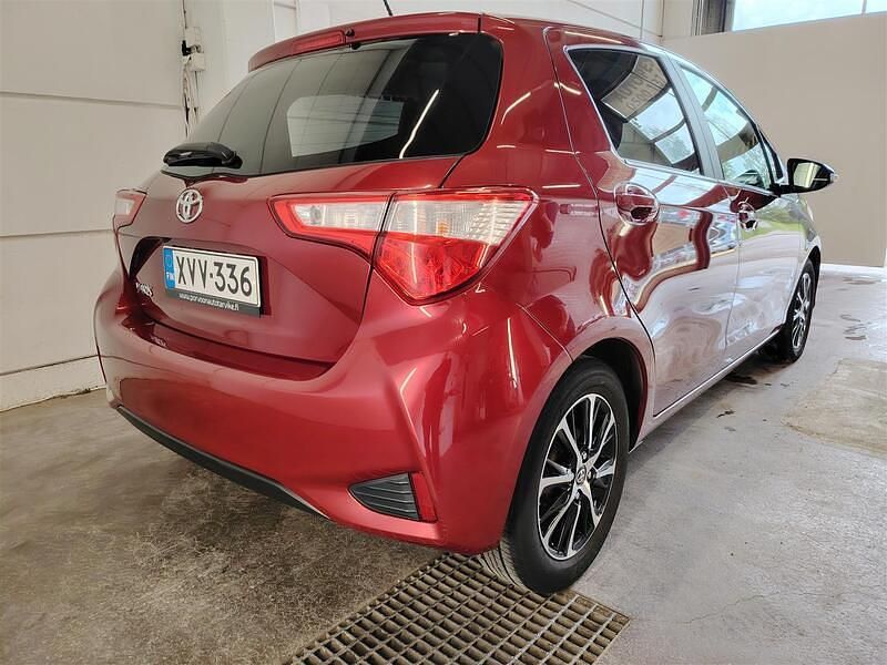 Käytetty Toyota Yaris Multidrive S 112 HP (82 kW) 2019 Punainen Viistoperä