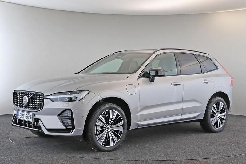 Hopea Käytetty 2025 Volvo XC60 Performance Katumaasturi | 62 800 € (Kallis) - Kuva 1/4