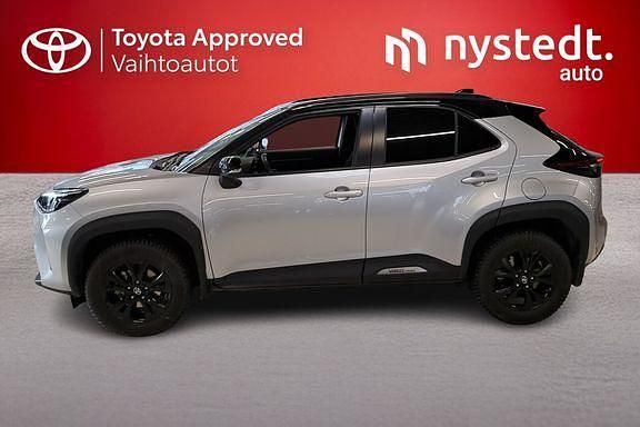 Käytetty Toyota Yaris Cross 116 HP (85 kW) 2024 Hopea Katumaasturi