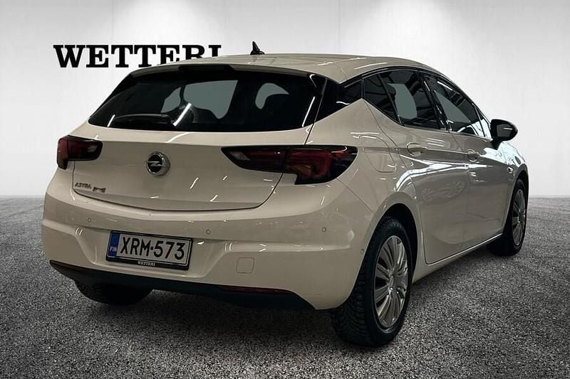 Käytetty Opel Astra Executive 146 HP (107 kW) 2020 Viistoperä