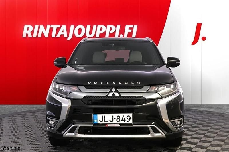 Käytetty Mitsubishi Outlander P-HEV Instyle 135 HP (99 kW) 2019 Musta Katumaasturi