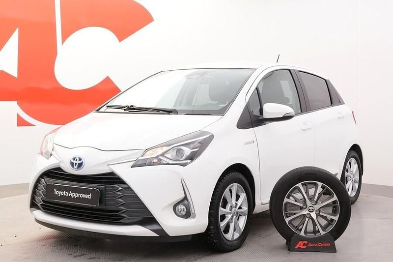 Käytetty Toyota Yaris Hybrid Edition 101 HP (74 kW) 2019 Valkoinen Viistoperä